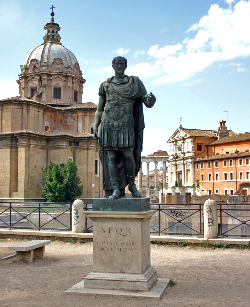 roma-statua_di_cesare